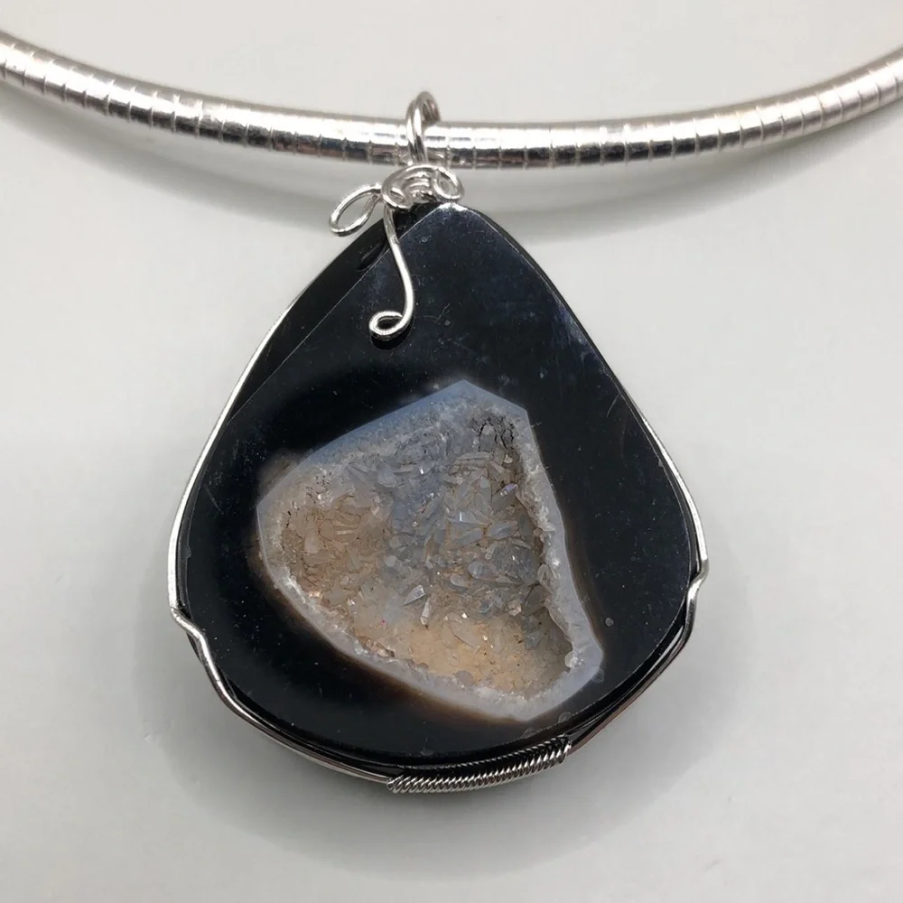 Druzy drusy geode slice pendant stone omega chain necklace statement style. - Picture 2 of 6
